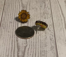 Load image into Gallery viewer, Sunflower Stud Earrings