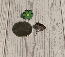 Load image into Gallery viewer, Flower (green) Stud Earrings