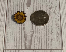 Load image into Gallery viewer, Sunflower Stud Earrings