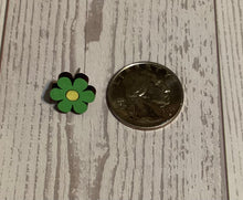 Load image into Gallery viewer, Flower (green) Stud Earrings