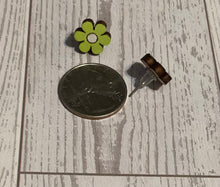 Load image into Gallery viewer, Flower (light green) Stud Earrings