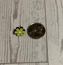 Load image into Gallery viewer, Flower (light green) Stud Earrings

